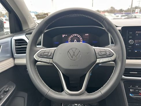 New 2026 Volkswagen Taos SE image 14