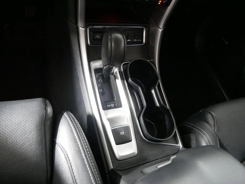 Used 2020 Subaru Ascent Limited w/ Technology Package image 24