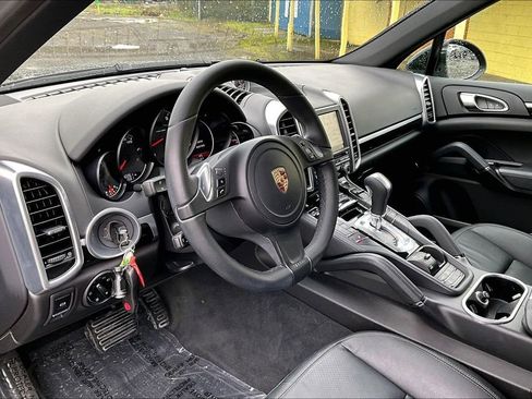 Used 2014 Porsche Cayenne Platinum Edition image 18