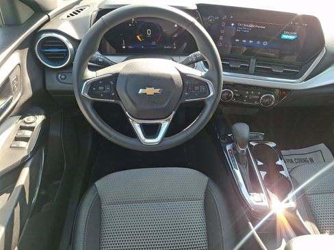 Certified 2024 Chevrolet Trax LT w/ Sunroof Package image 11