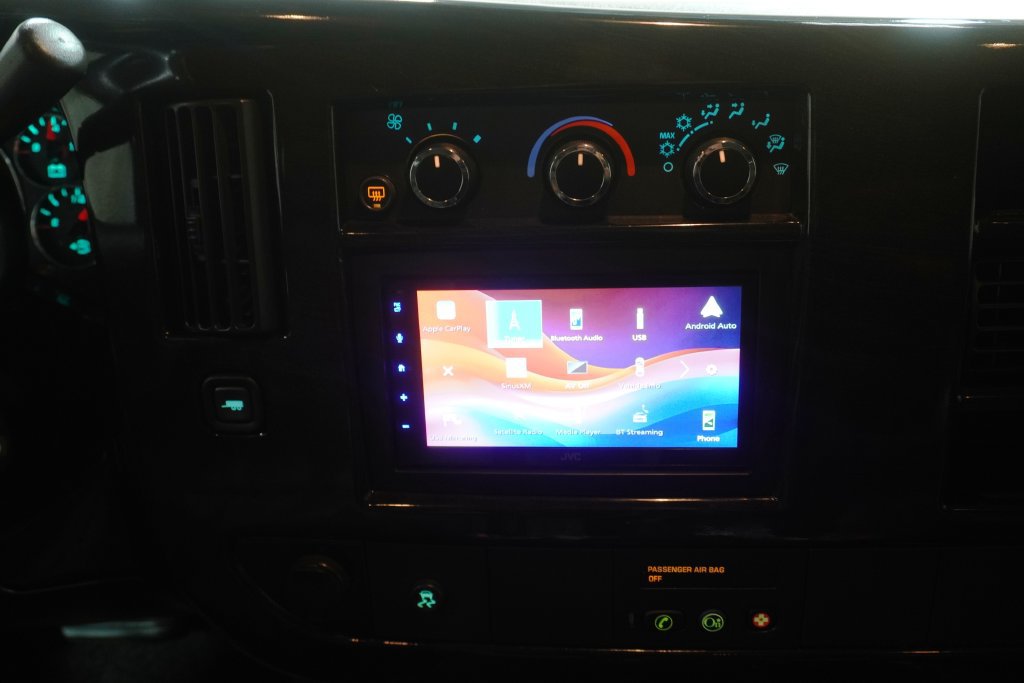 Used 2011 GMC Savana 1500 LT w/ LT Preferred Equipment Group AWD/4WD image 18