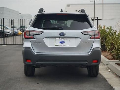 Used 2025 Subaru Outback Premium AWD/4WD image 4