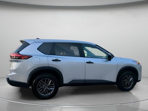 Used 2024 Nissan Rogue S FWD image 30