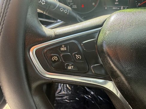 Used 2017 Chevrolet Malibu LT FWD image 17