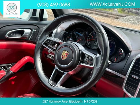 Used 2017 Porsche Cayenne AWD/4WD image 11