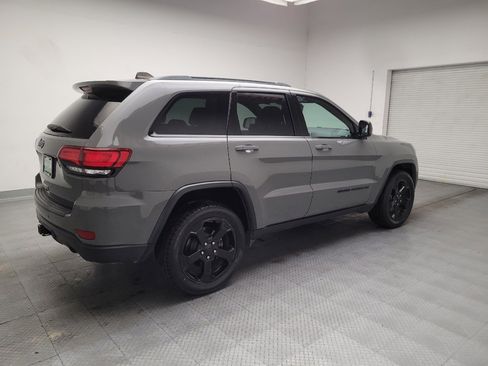 Used 2019 Jeep Grand Cherokee Laredo AWD/4WD image 10