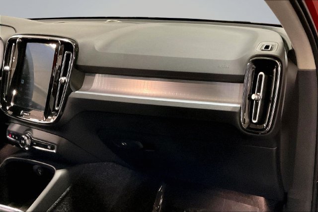 Used 2020 Volvo XC40 T5 Momentum AWD/4WD image 19