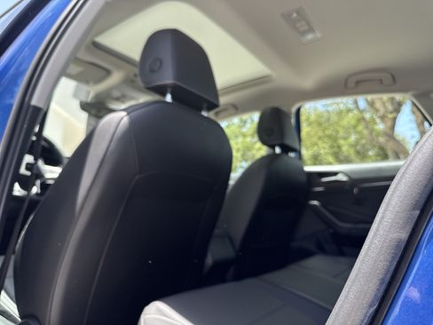 Certified 2023 Volkswagen Jetta SE w/ Panoramic Sunroof Package FWD image 16