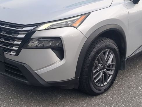 Used 2024 Nissan Rogue S image 12