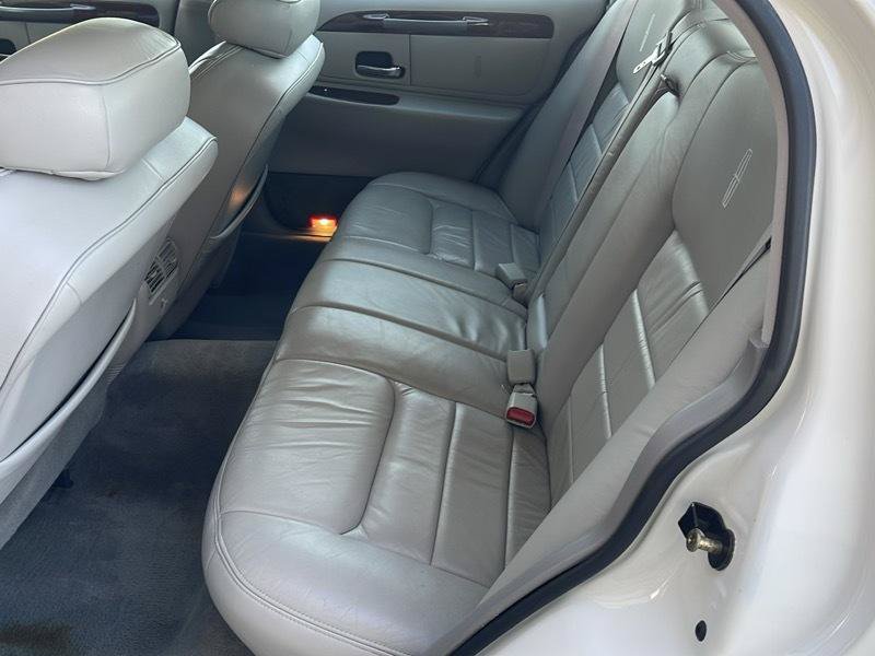 Used 1999 Lincoln Town Car Signature RWD image 34