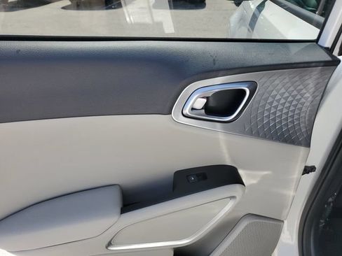 Certified 2024 Kia Soul LX FWD image 9