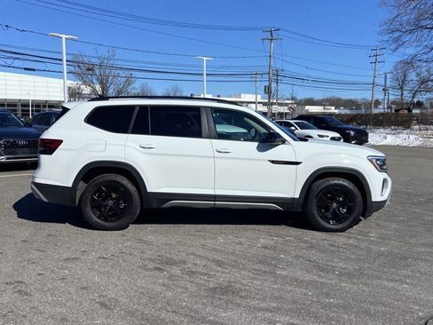 Used 2025 Volkswagen Atlas Peak Edition SE image 4