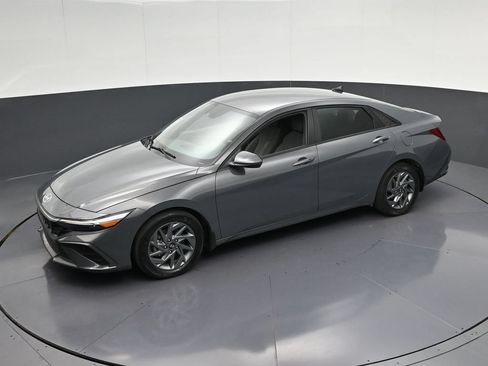 Used 2024 Hyundai Elantra SEL FWD image 25