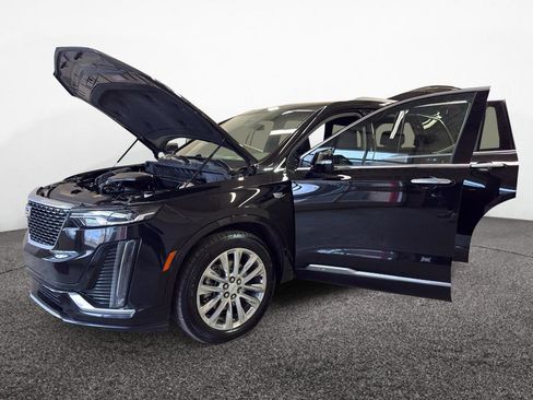 Used 2022 Cadillac XT6 Premium Luxury image 9