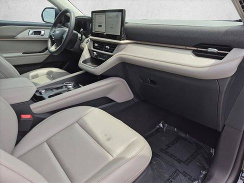 Certified 2025 Ford Explorer Active w/ Active Comfort Package RWD image 21