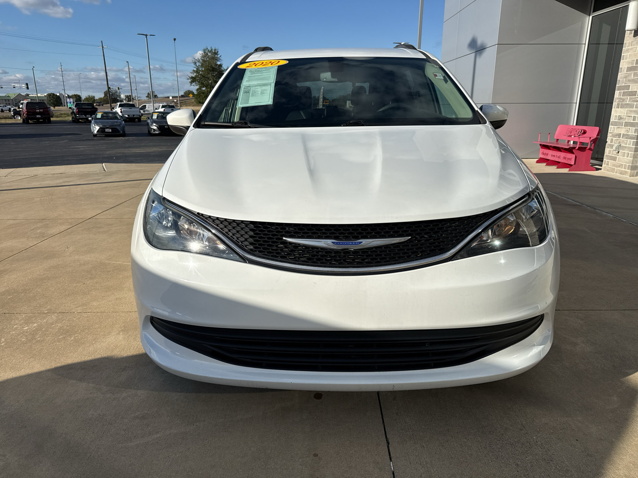Used 2020 Chrysler Voyager Lxi FWD image 2