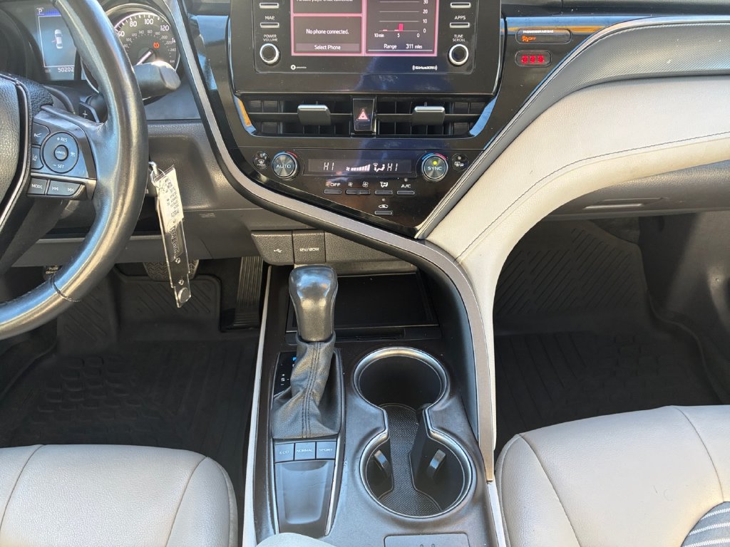 Used 2024 Toyota Camry SE w/ Cold Weather Package FWD image 16