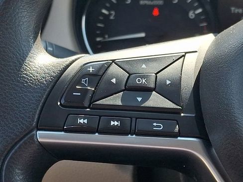 Used 2017 Nissan Rogue S image 20