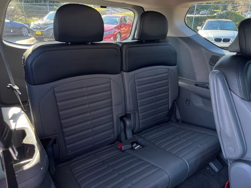 Used 2024 Kia EV9 Land image 14