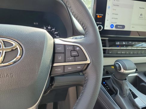 Certified 2026 Toyota Sienna XLE FWD image 22