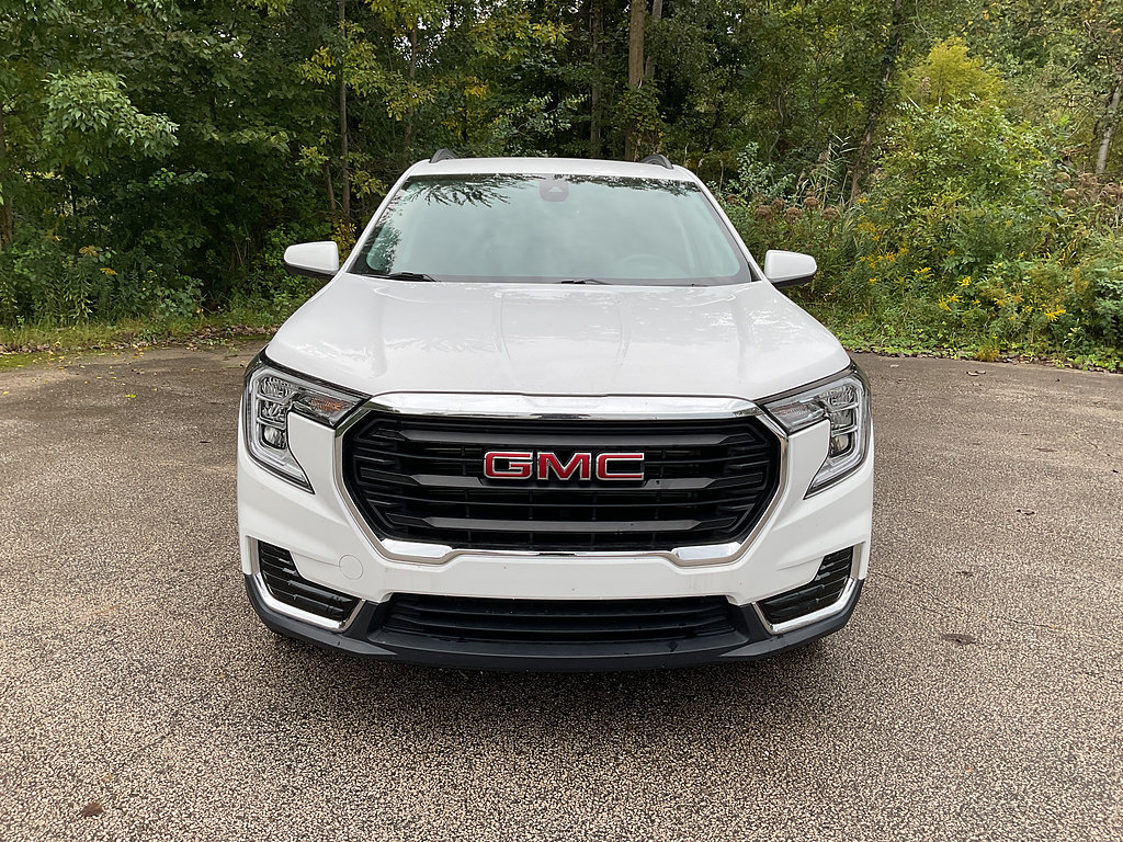 Used 2024 GMC Terrain SLE w/ Driver Convenience Package AWD/4WD image 2