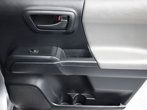 Used 2020 Toyota Tacoma SR w/ SR Convenience Package image 38