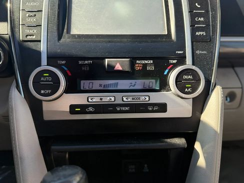 Used 2012 Toyota Camry XLE w/ Leather Pkg FWD image 30