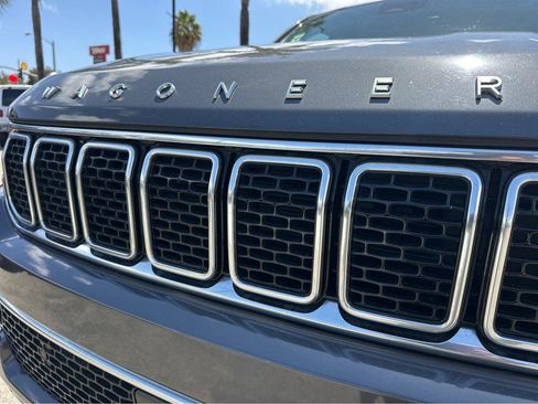 Used 2022 Jeep Wagoneer Series III w/ Premium Group I AWD/4WD image 46