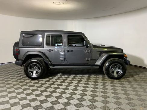Used 2025 Jeep Wrangler Unlimited Sahara w/ Technology Group AWD/4WD image 4