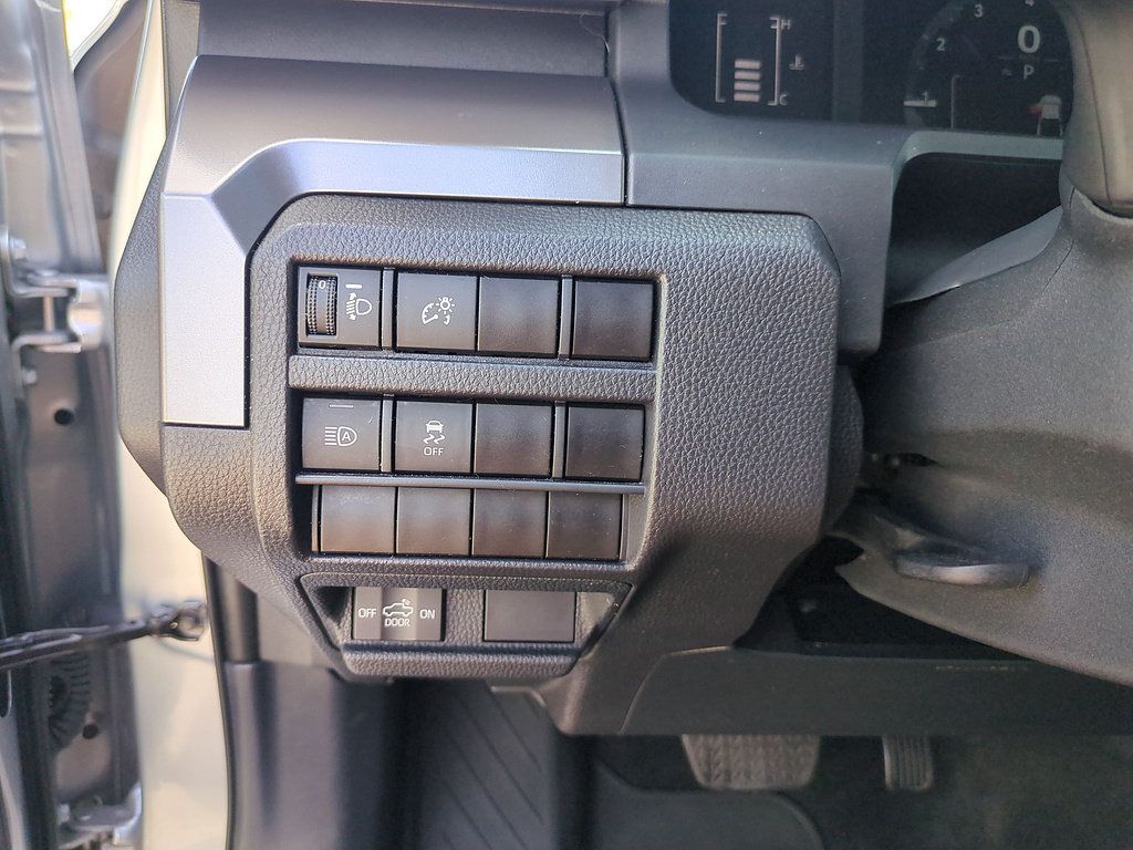 Certified 2024 Toyota Tacoma SR5 AWD/4WD image 16