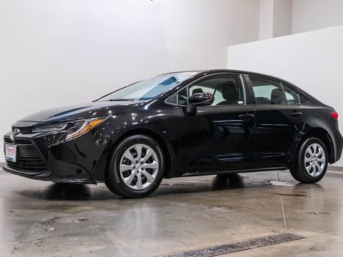 Used 2024 Toyota Corolla LE FWD image 3