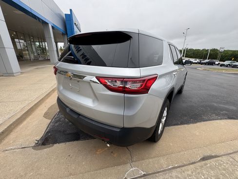 Used 2018 Chevrolet Traverse LS FWD image 3
