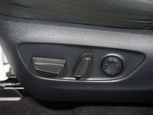 Used 2025 Toyota RAV4 XLE FWD image 33