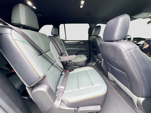 Used 2024 GMC Acadia AT4 w/ Luxury Package image 29