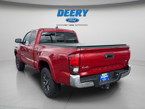 Used 2021 Toyota Tacoma SR5 AWD/4WD image 3