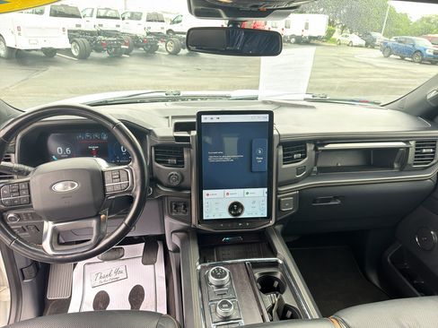 Used 2022 Ford Expedition Platinum AWD/4WD image 12