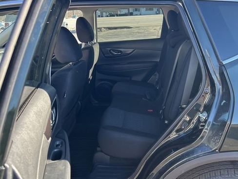 Used 2020 Nissan Rogue SV w/ Premium Package image 11