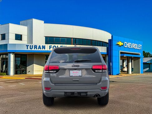 Used 2020 Jeep Grand Cherokee Altitude RWD image 4