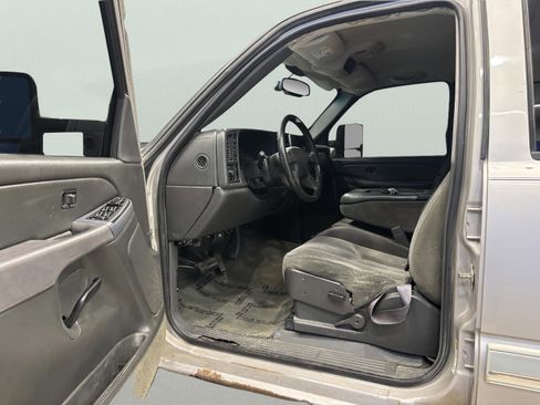 Used 2005 Chevrolet Silverado 2500 LS w/ Heavy-Duty Power Package image 10
