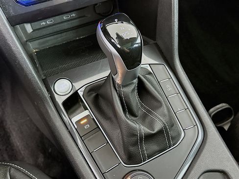 Used 2022 Volkswagen Tiguan SE image 24