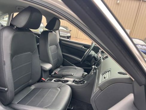 Used 2015 Volkswagen Passat 1.8T SE image 29