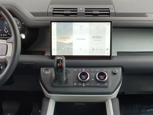 Used 2025 Land Rover Defender 110 S image 29