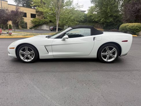 Used 2010 Chevrolet Corvette Convertible w/ 1LT RWD image 2