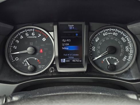 Used 2022 Toyota Tacoma TRD Off-Road AWD/4WD image 25