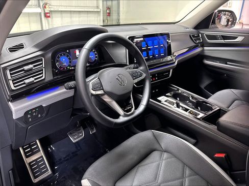 Used 2024 Volkswagen Atlas Peak Edition SE AWD/4WD image 20
