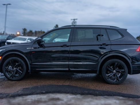 Certified 2023 Volkswagen Tiguan SE R-Line image 3