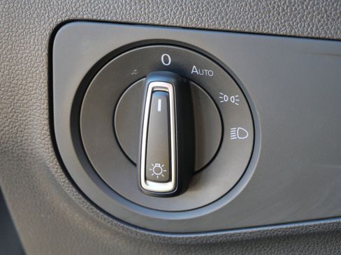 Used 2023 Volkswagen Tiguan SE R-Line image 22