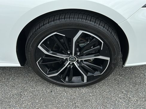 Certified 2024 Nissan Altima 2.5 SR FWD image 8