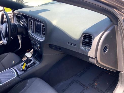 Used 2022 Dodge Charger SXT RWD image 18