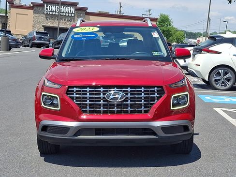 Used 2023 Hyundai Venue Limited FWD image 2